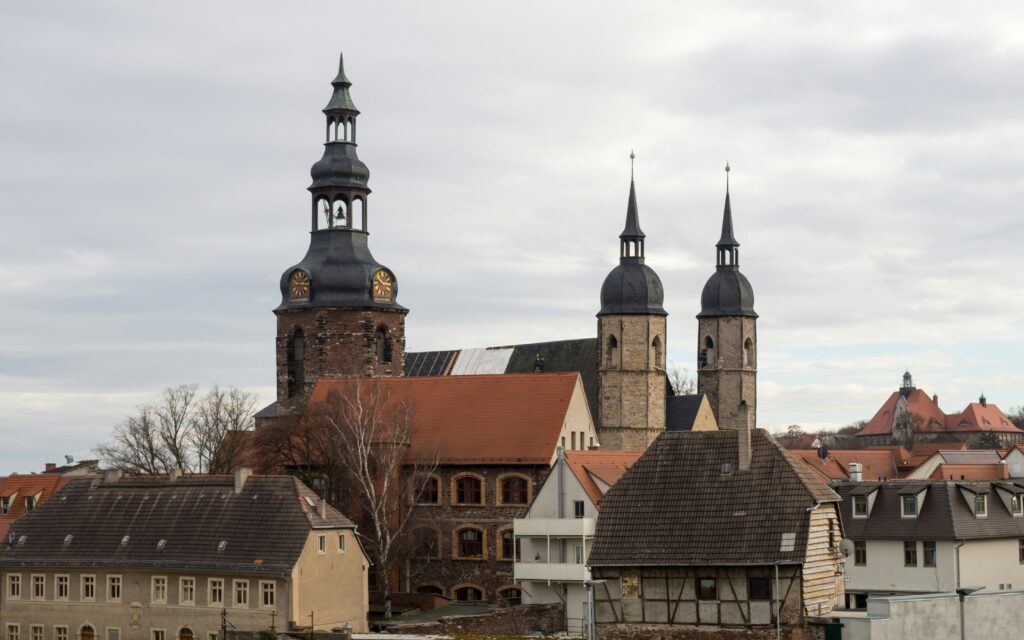 Hier nagelte Martin Luther, der Verfasser der Schrift "Von der Freiheit eines Christenmenschen" seine 95 Thesen an die Tür der Schlosskirche